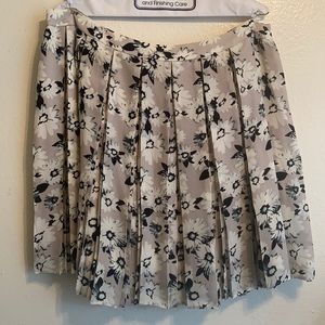 Lovely Banana Republic Lilac Floral Pleated Skirt